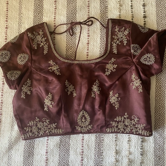 Lehenga set with jewelry 
Size M-L - Picture 4 of 7